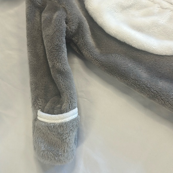 Penelope Baby Mack - grey and white fuzzy One piece bunting bag. Sz 0-3  months - Picture 4 of 8